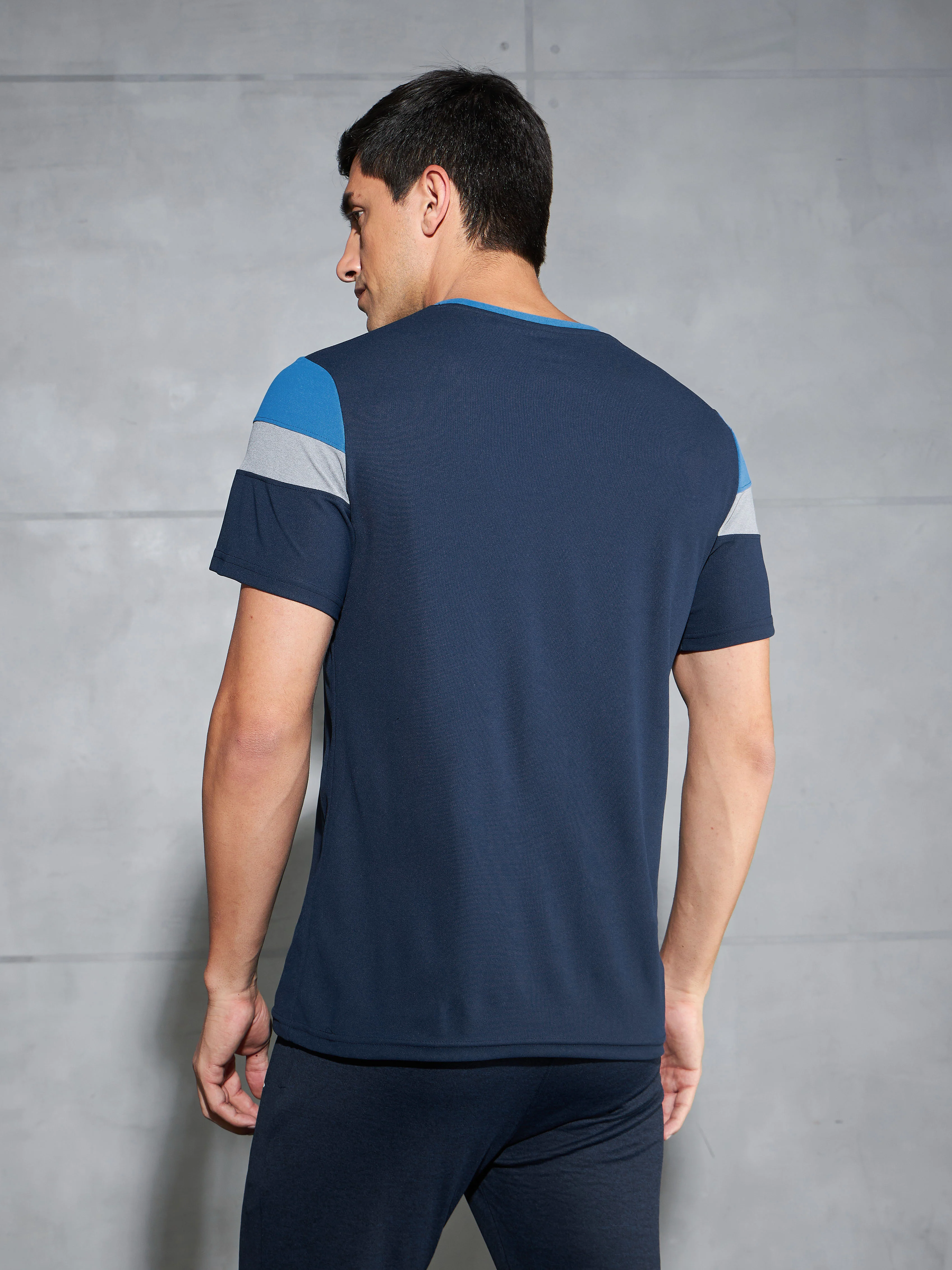 Men Colorblock Slim Fit Crew Neck T-shirt with MATPIQ - Image 3
