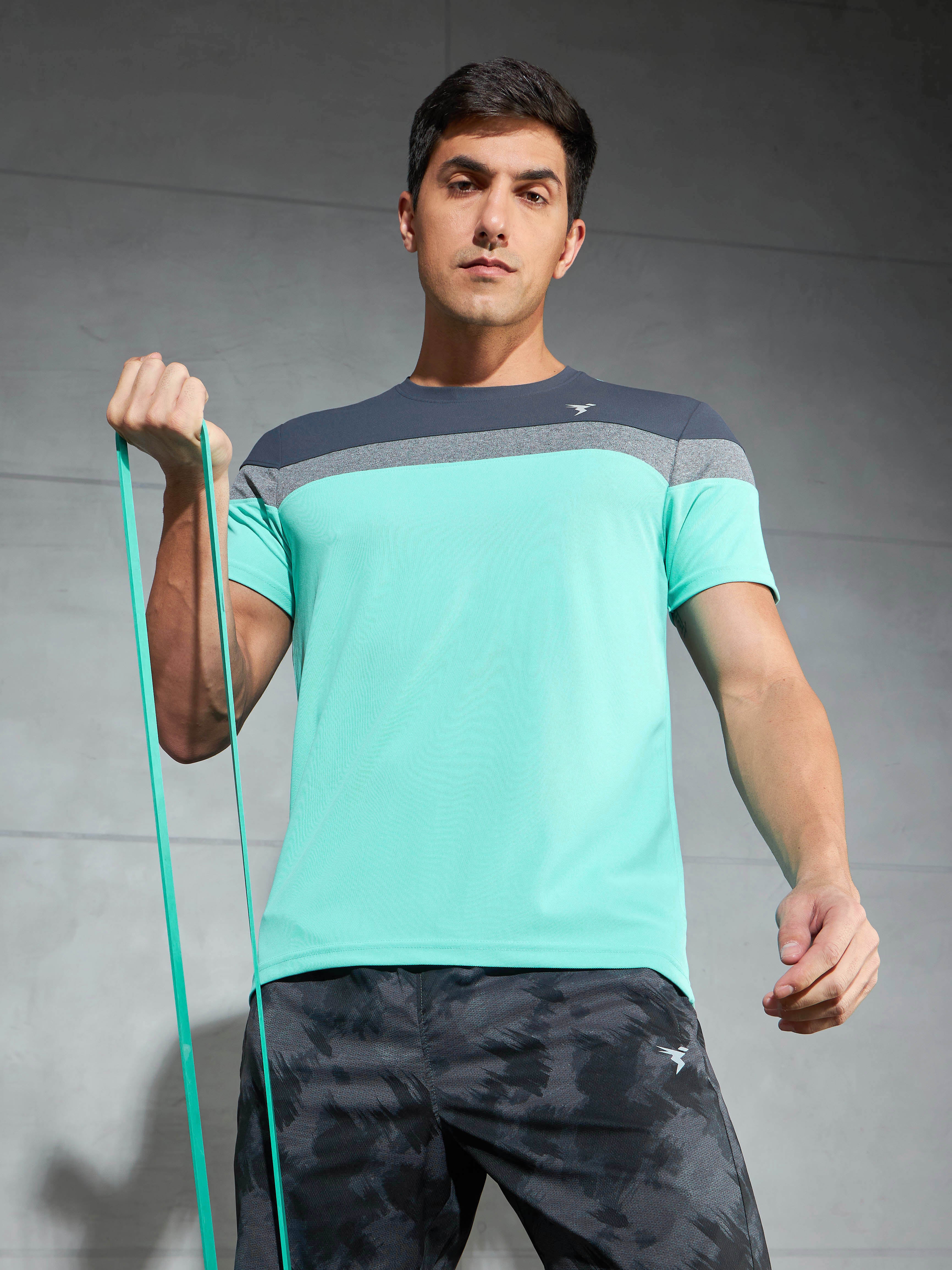 Men Colorblock Slim Fit Crew Neck T-shirt with MATPIQ