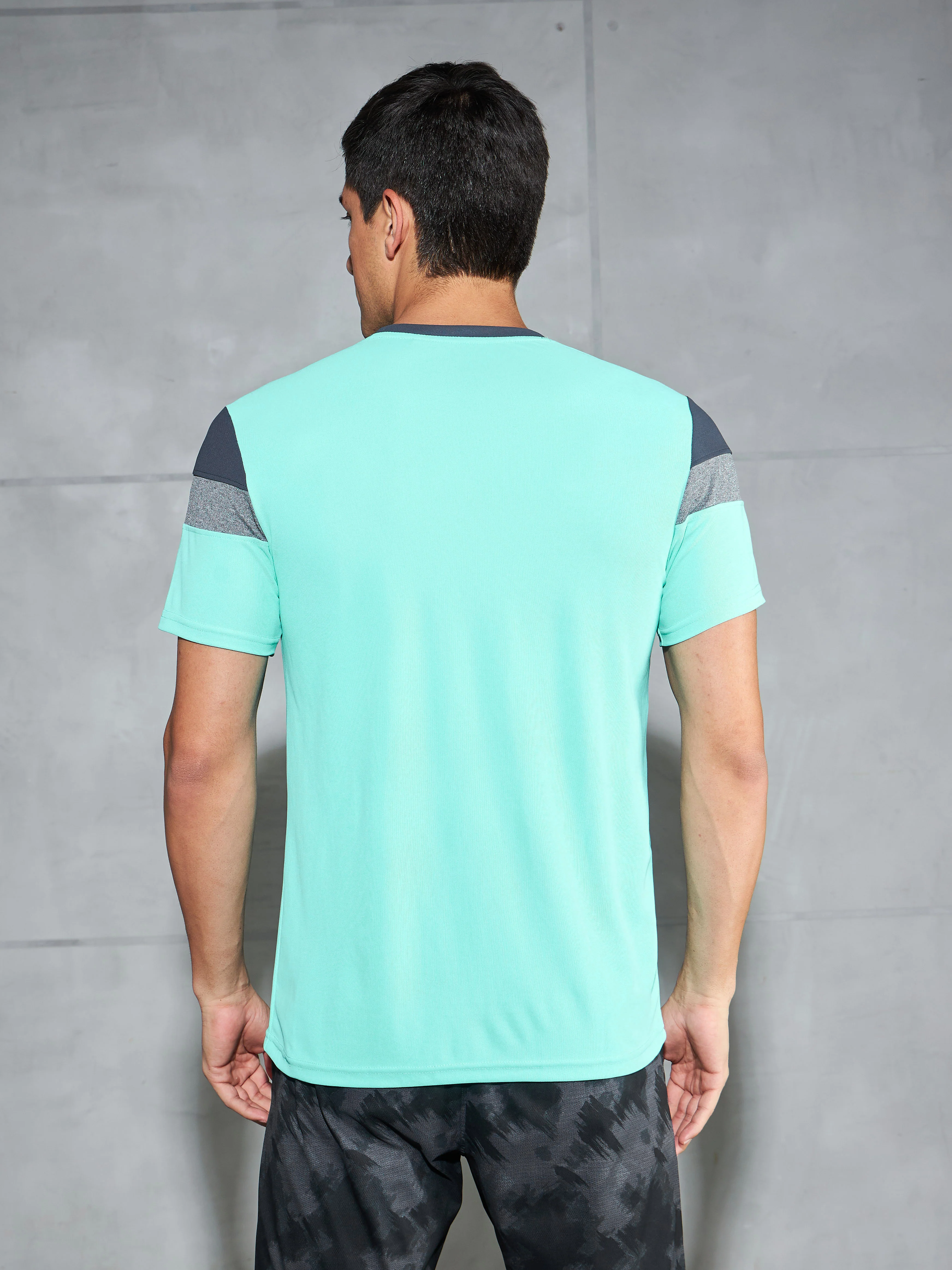 Men Colorblock Slim Fit Crew Neck T-shirt with MATPIQ - Image 3