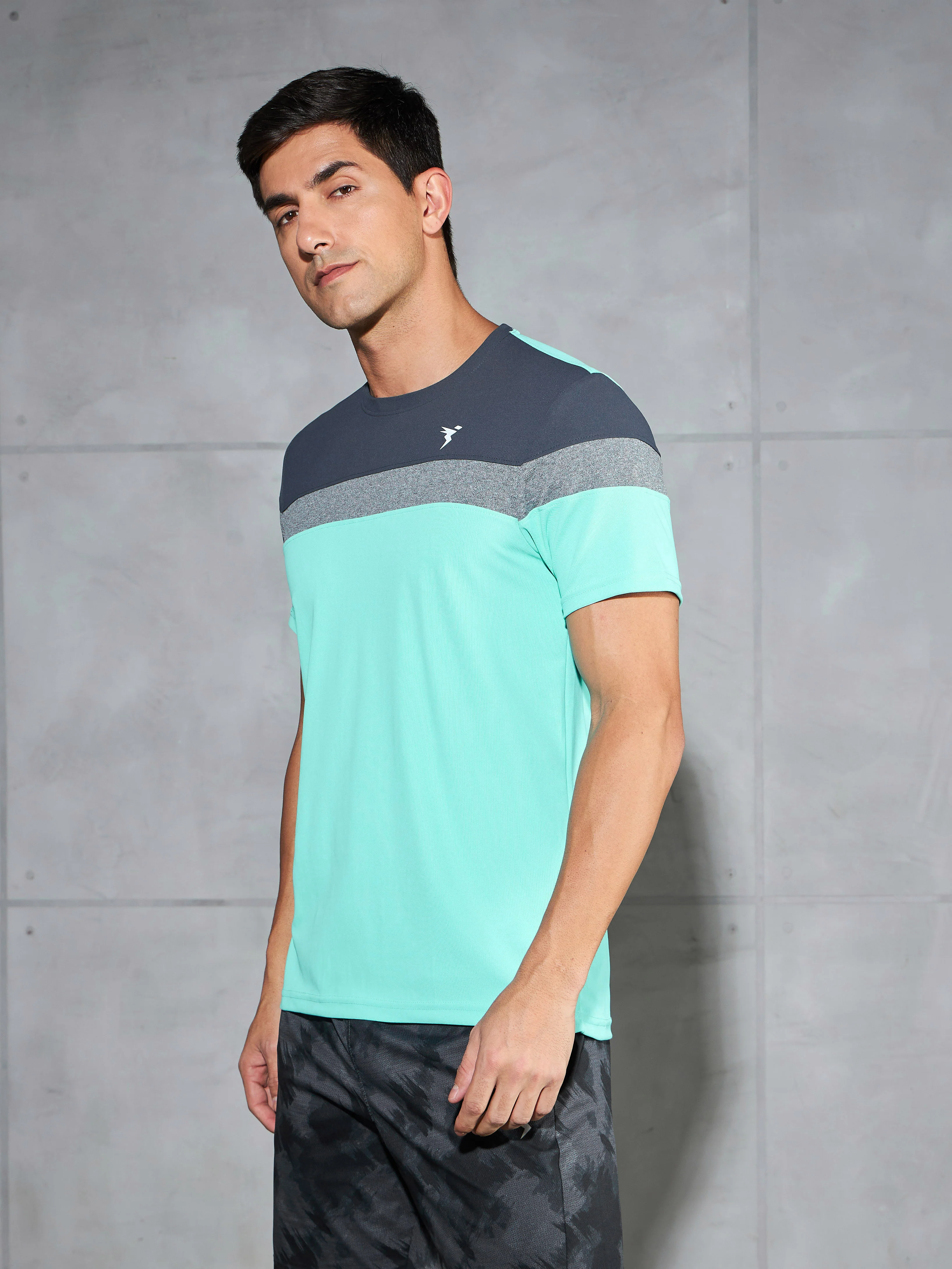 Men Colorblock Slim Fit Crew Neck T-shirt with MATPIQ - Image 4