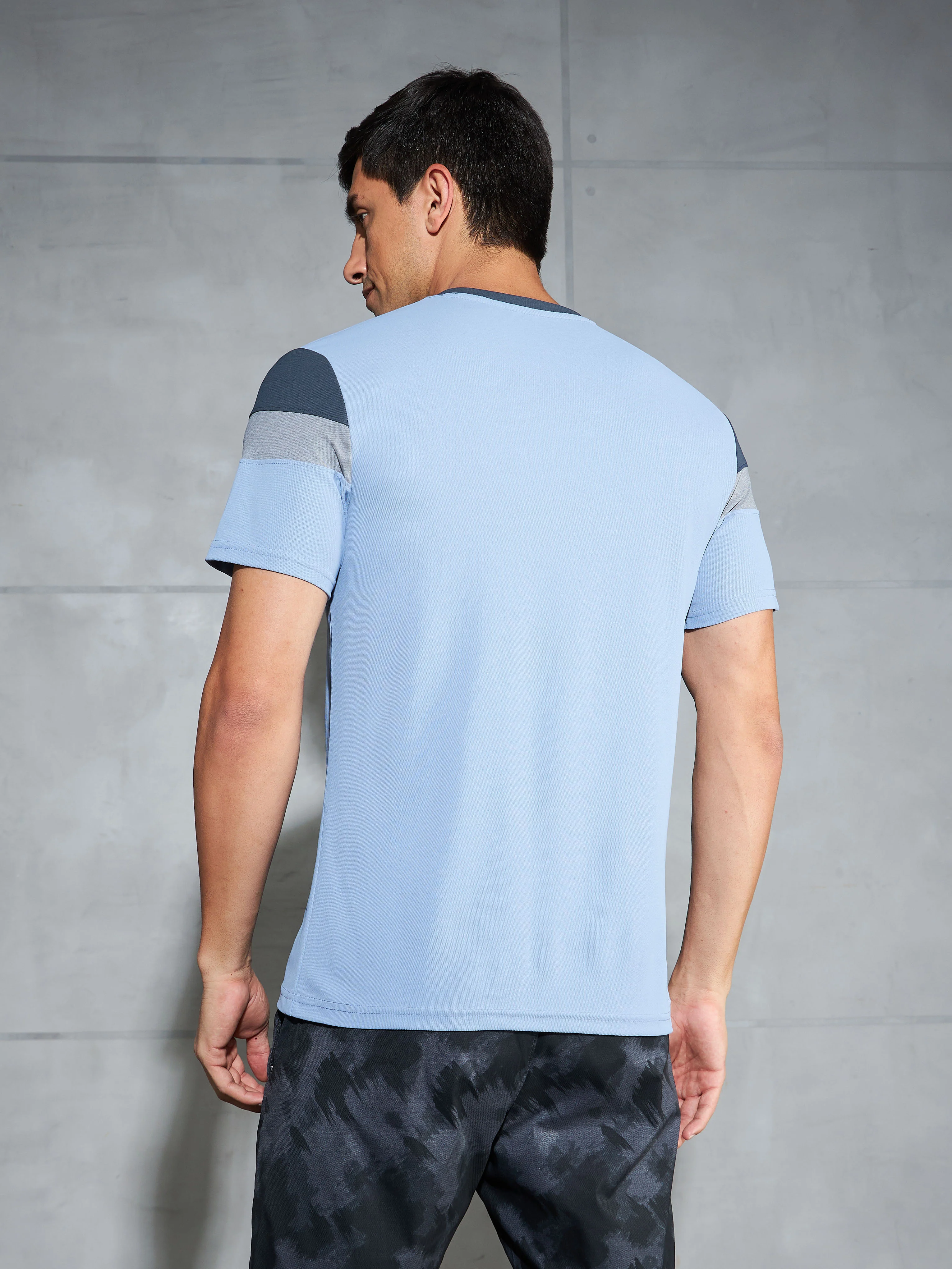 Men Colorblock Slim Fit Crew Neck T-shirt with MATPIQ - Image 3