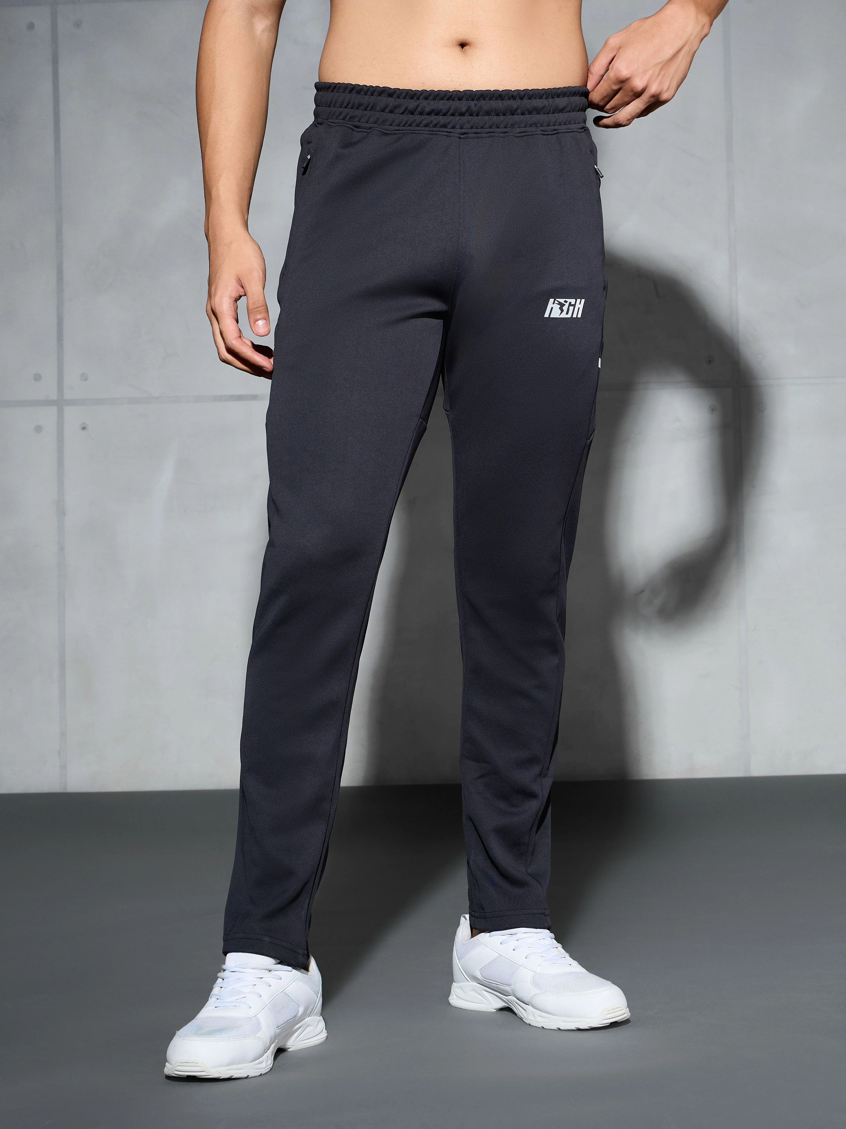 Men Colorblock Relax Fit Trackpants with ELASTO PLUS - Image 2