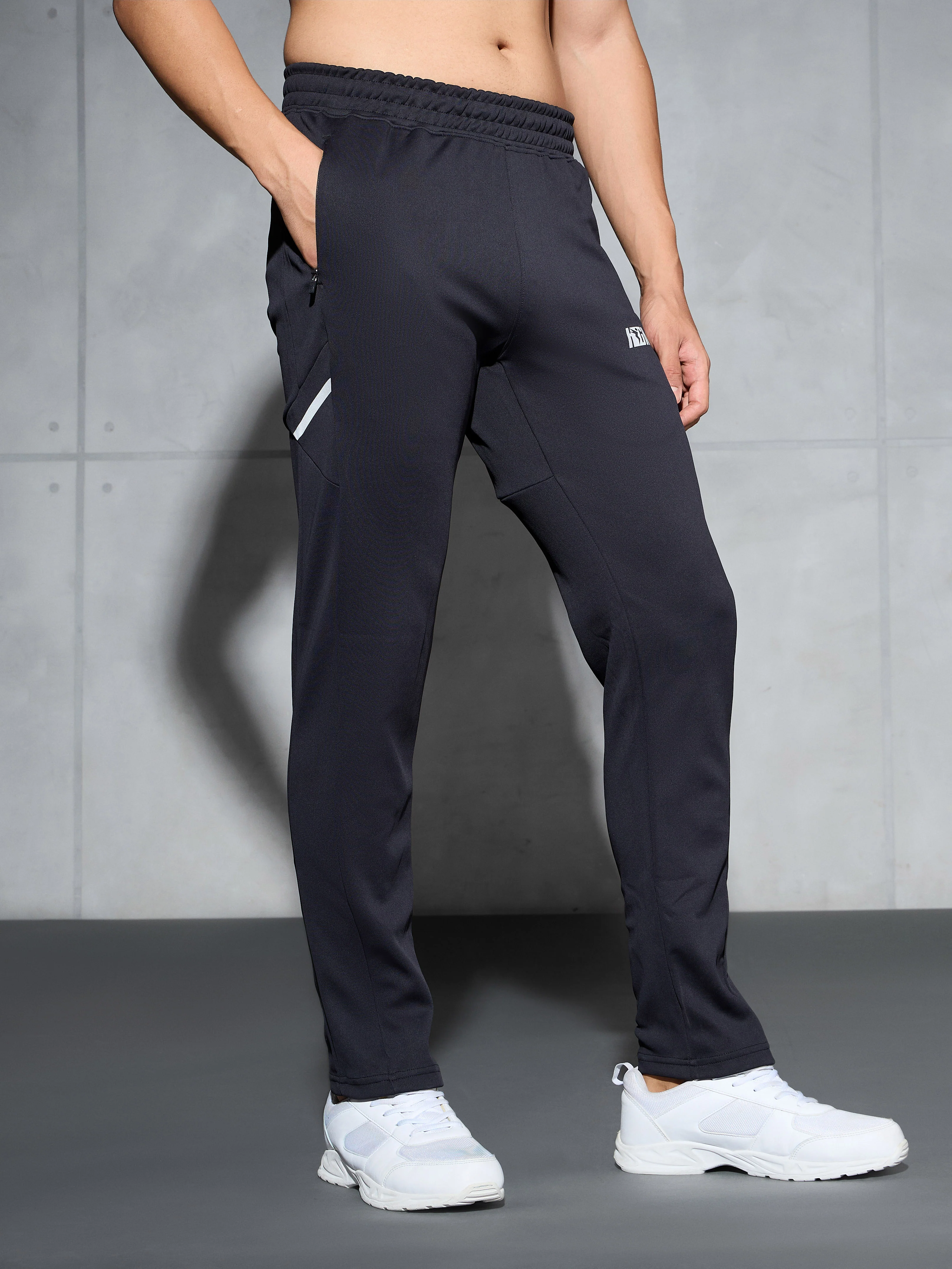 Men Colorblock Relax Fit Trackpants with ELASTO PLUS - Image 4