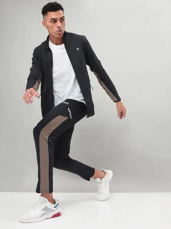 Men Colorblock Relax Fit Trackpants with ELASTO PLUS - Image 8