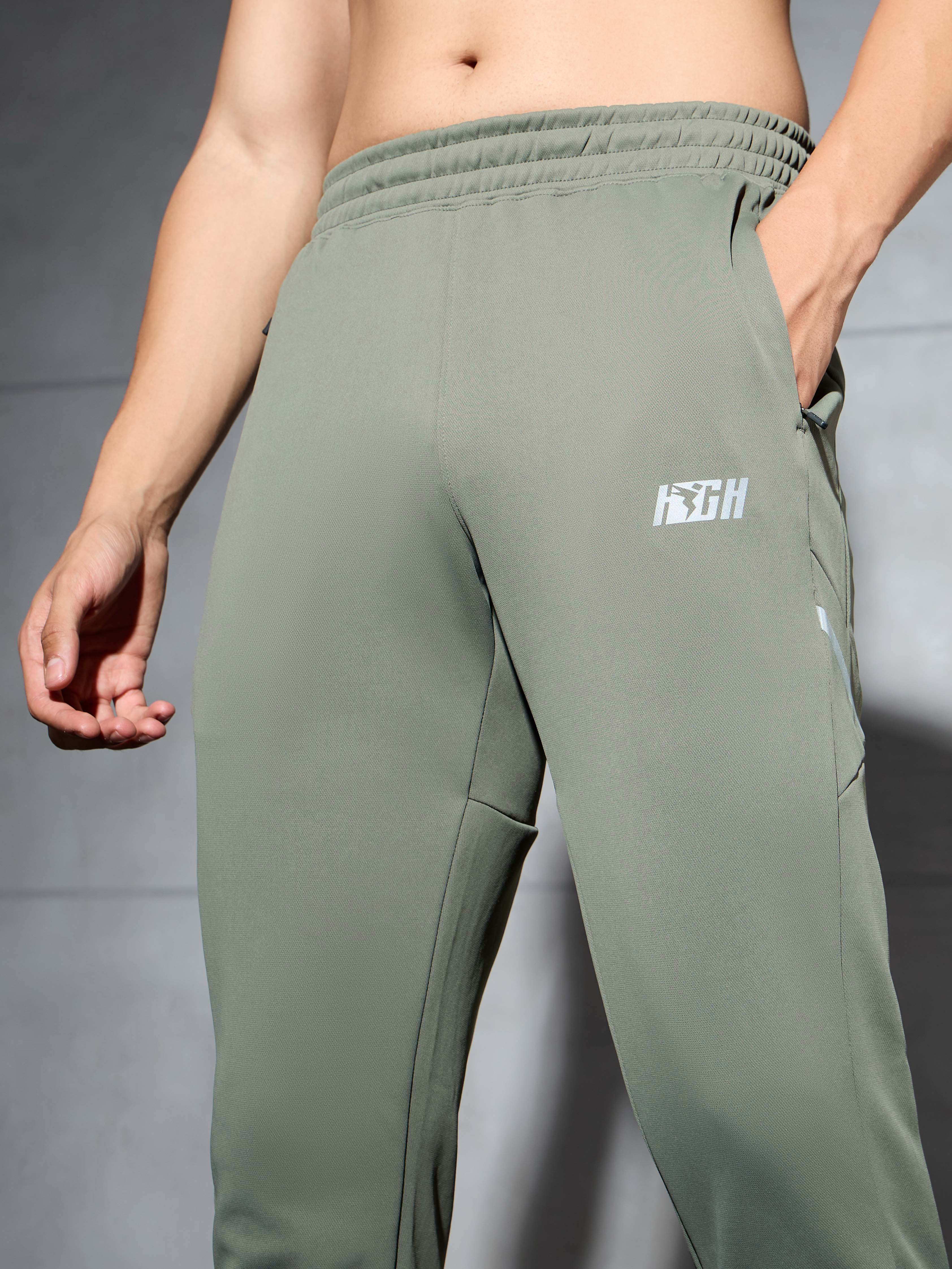 Men Colorblock Relax Fit Trackpants with ELASTO PLUS - Image 6