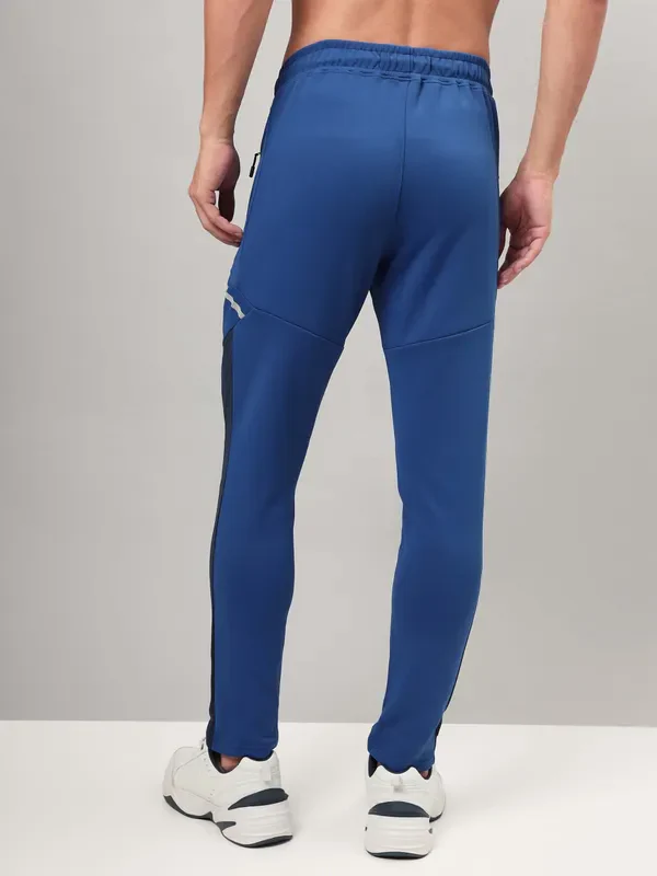 Men Colorblock Relax Fit Trackpants with ELASTO PLUS - Image 4