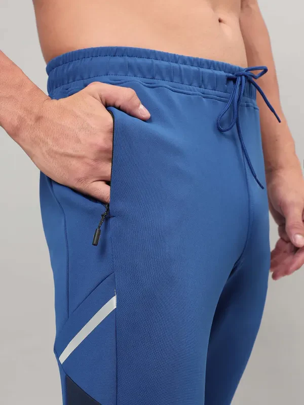 Men Colorblock Relax Fit Trackpants with ELASTO PLUS - Image 8