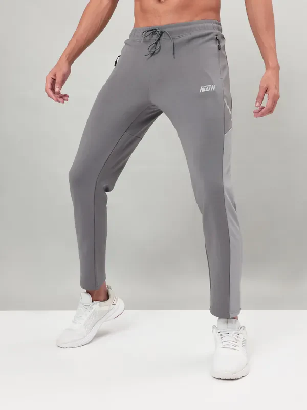 Men Colorblock Relax Fit Trackpants with ELASTO PLUS