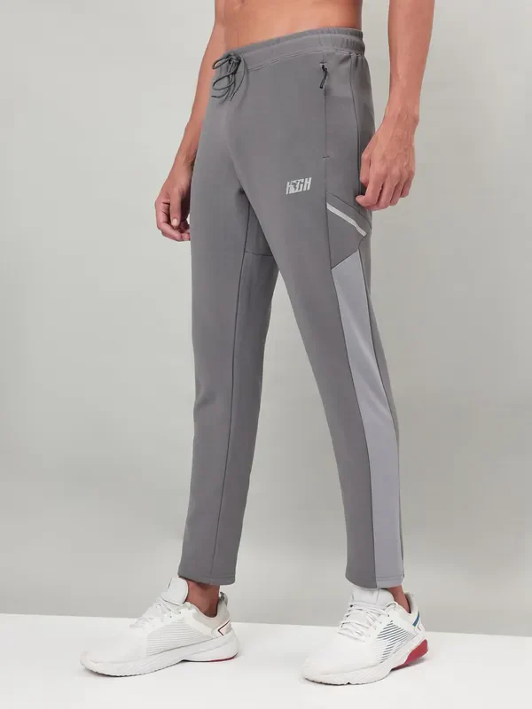 Men Colorblock Relax Fit Trackpants with ELASTO PLUS - Image 4