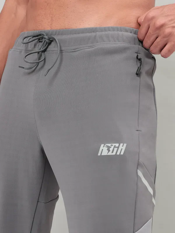 Men Colorblock Relax Fit Trackpants with ELASTO PLUS - Image 5