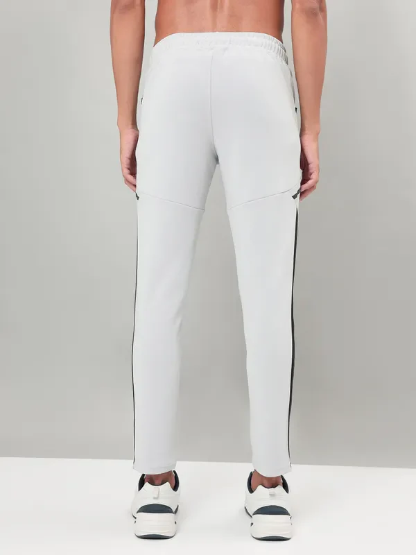 Men Colorblock Relax Fit Trackpants with ELASTO PLUS - Image 3