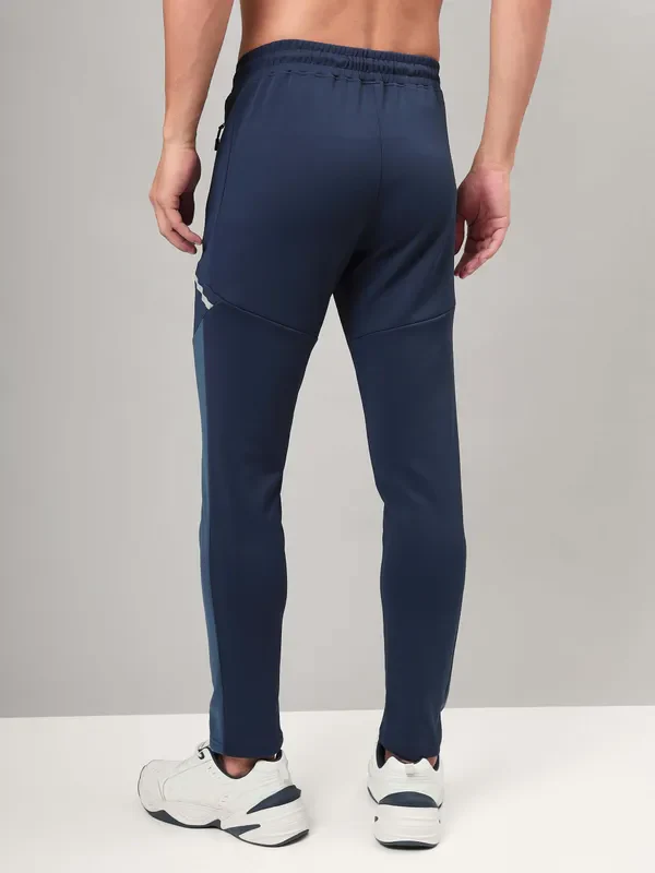 Men Colorblock Relax Fit Trackpants with ELASTO PLUS - Image 4