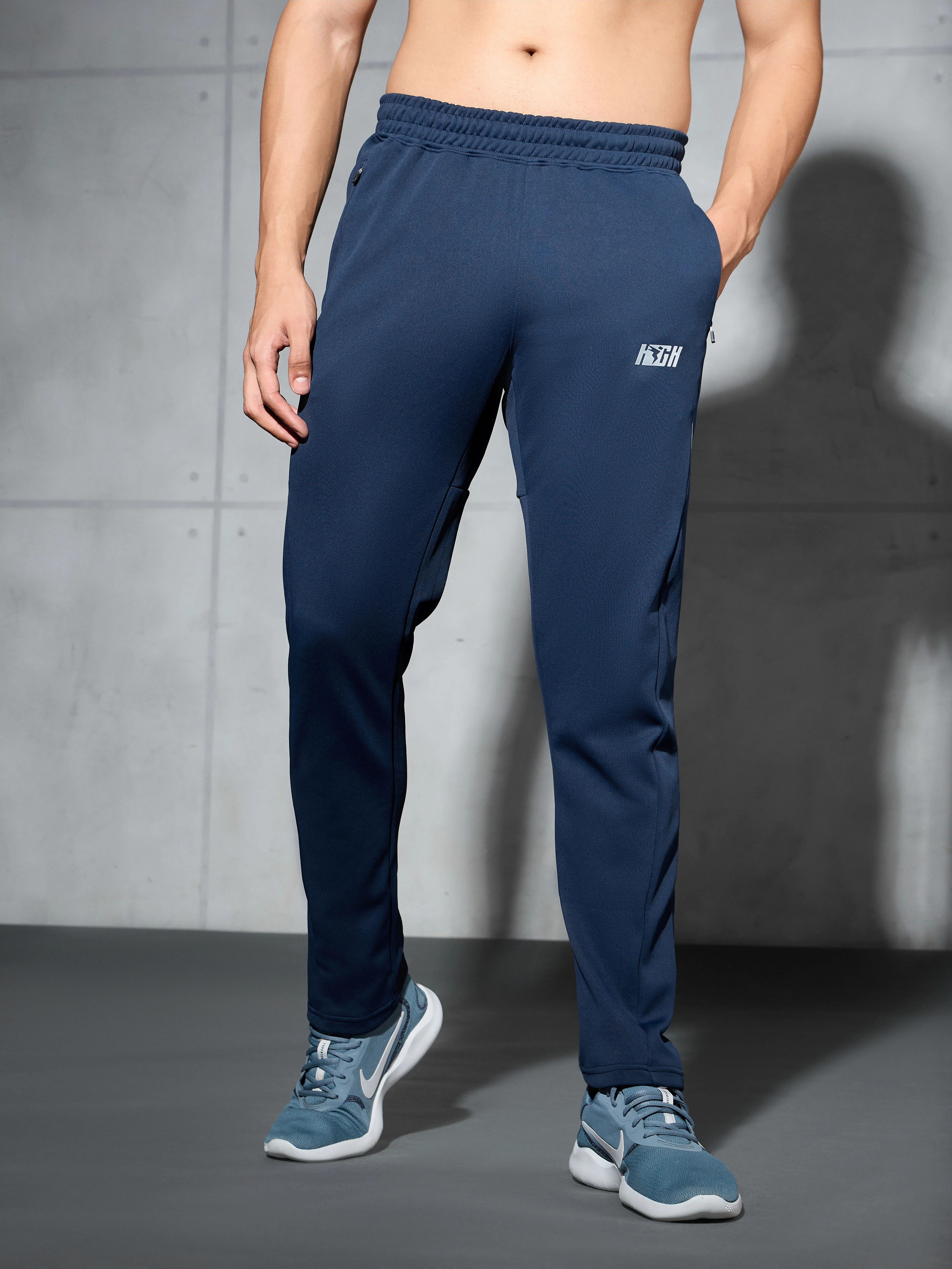Men Colorblock Relax Fit Trackpants with ELASTO PLUS - Image 2