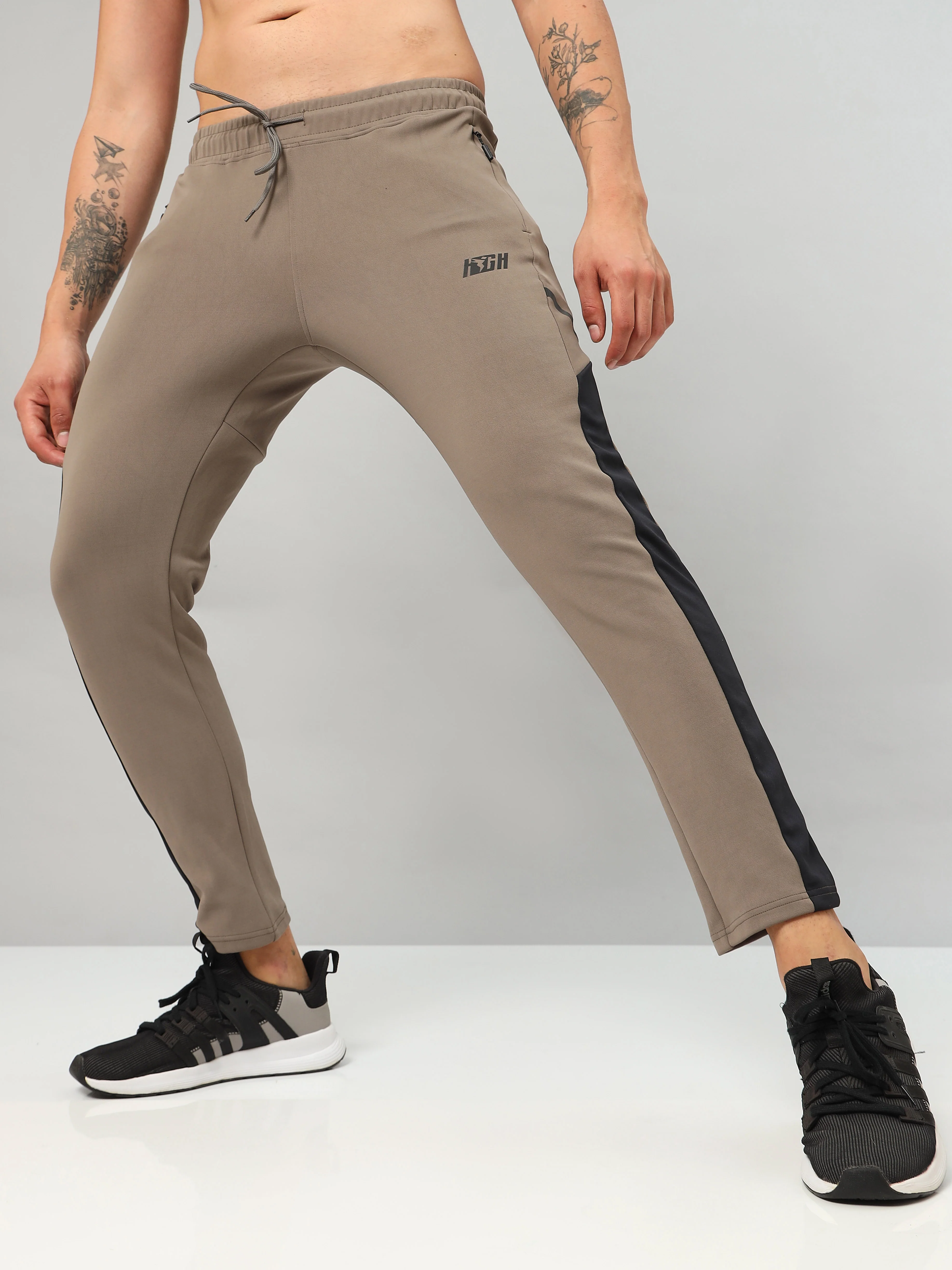 Men Colorblock Relax Fit Trackpants with ELASTO PLUS - Image 2