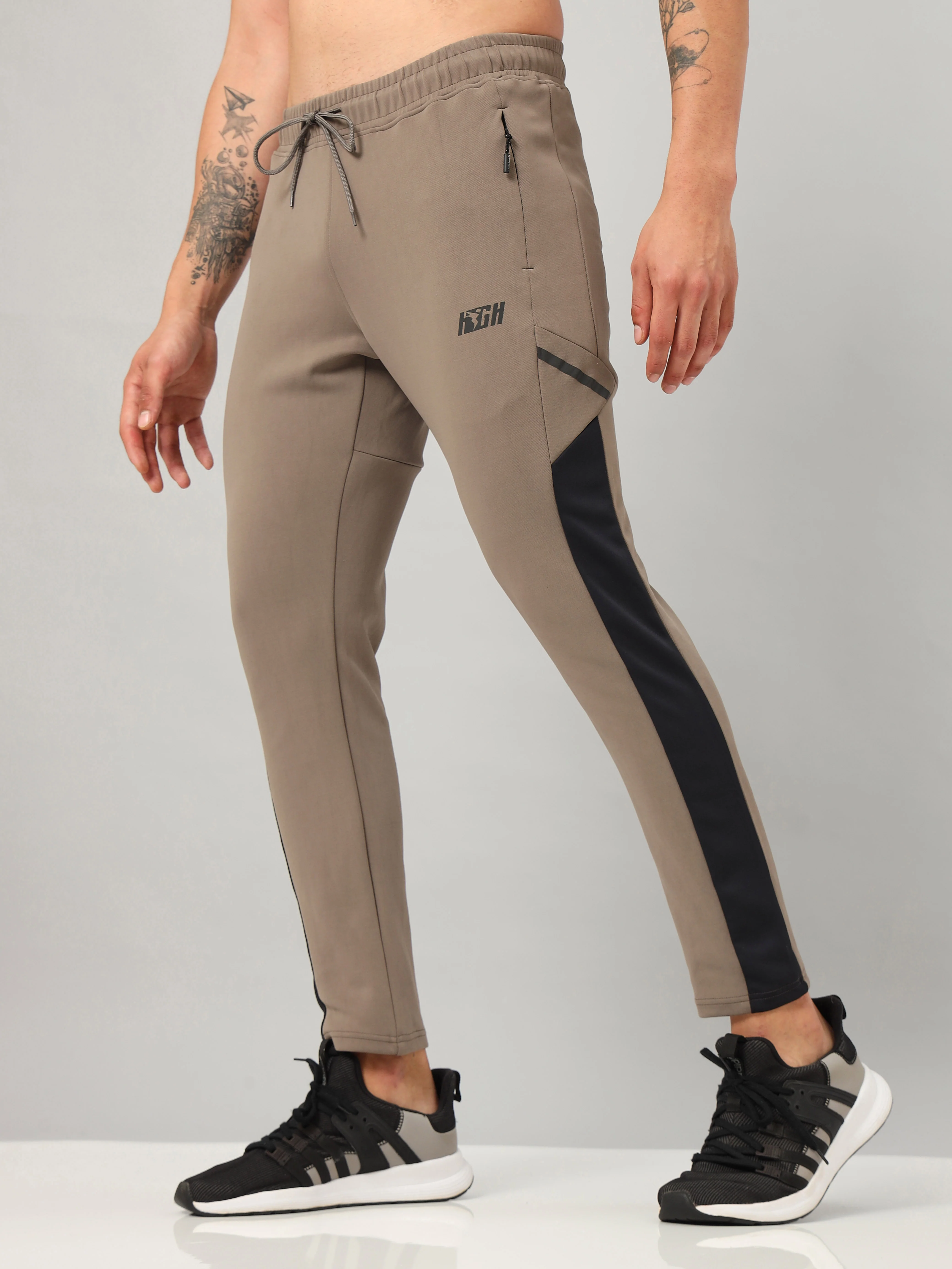Men Colorblock Relax Fit Trackpants with ELASTO PLUS - Image 4