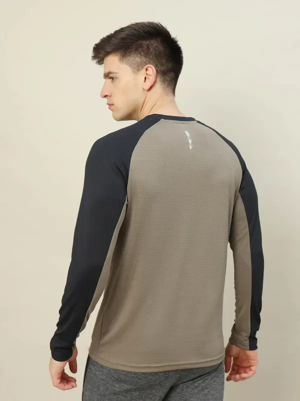 Men Colorblock Slim Fit Crew Neck T-shirt with TECHNO COOL+ - Image 2