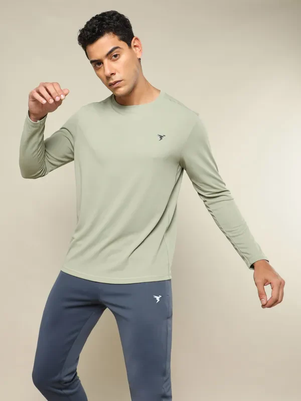 Men Solid Slim Fit Crew Neck T-shirt with TECHNO COOL+
