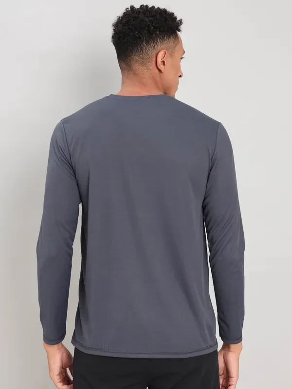 Men Solid Slim Fit Crew Neck T-shirt with TECHNO COOL+ - Image 3