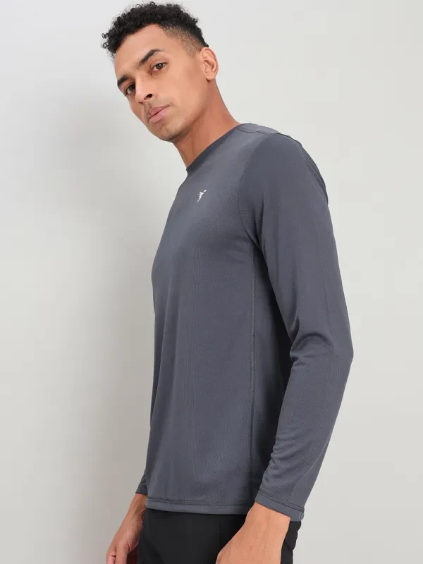 Men Solid Slim Fit Crew Neck T-shirt with TECHNO COOL+ - Image 4