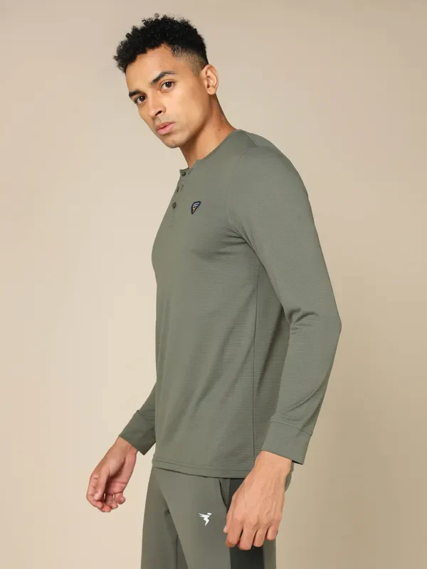 Men Self Design Slim Fit Henley Neck T-shirt with MATPIQ - Image 4