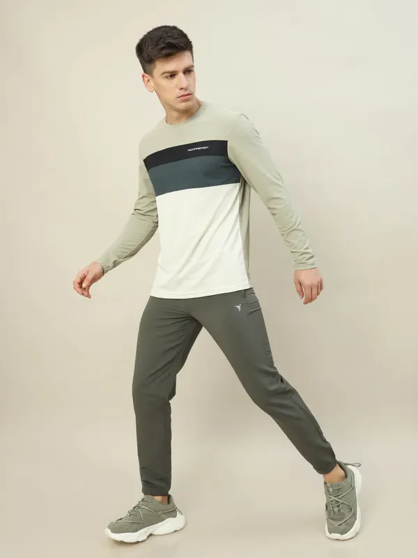 Men Solid Relax Fit Joggers with TECHNOLITE - Image 5