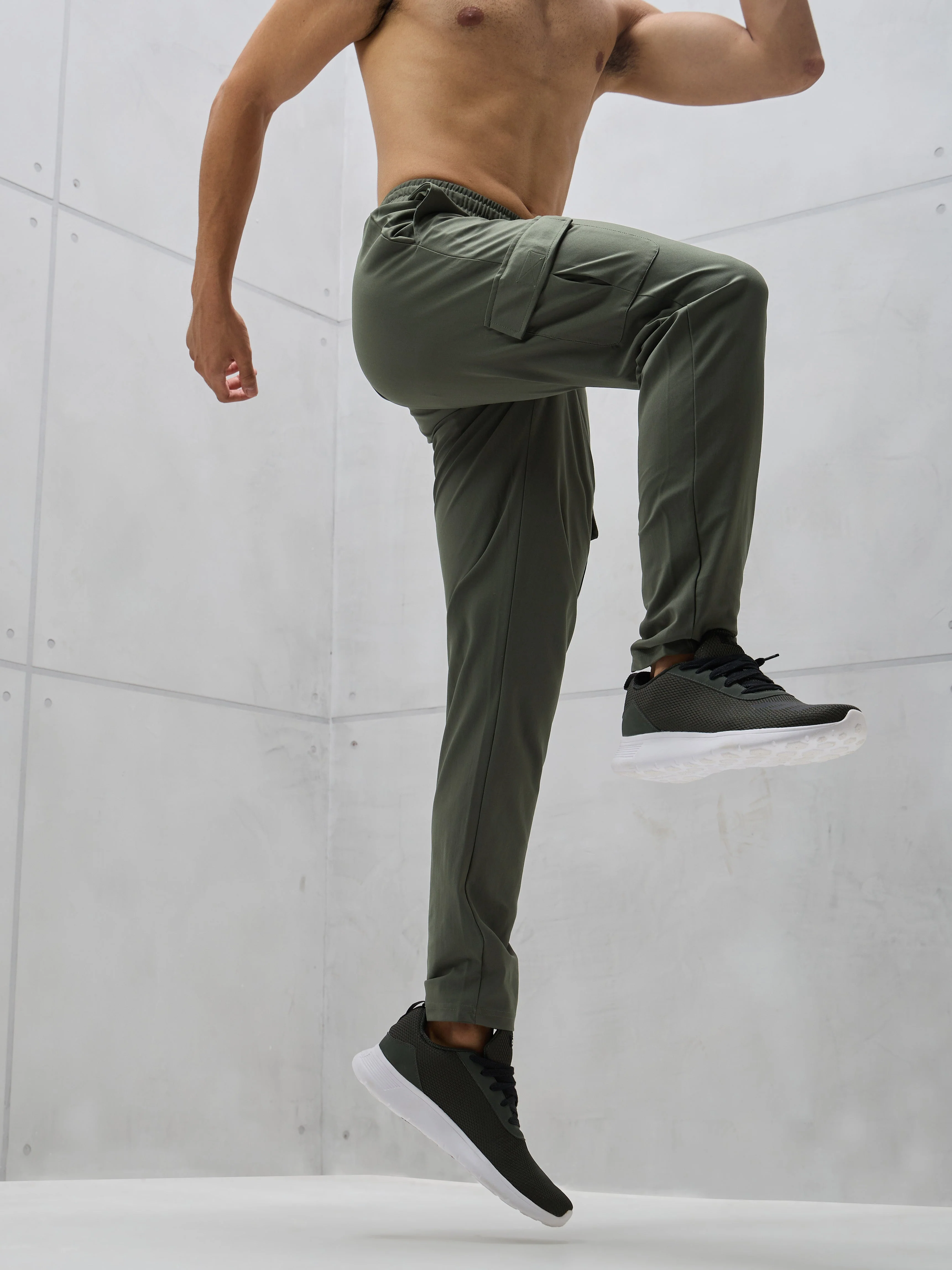 Men Solid Relax Fit Cargo Trackpants with DURACOOL+ - Image 3