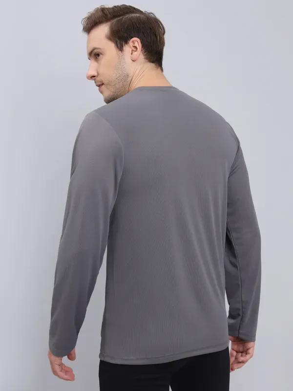 Men Solid Slim Fit Crew Neck T-shirt with TECHNO COOL+ - Image 3