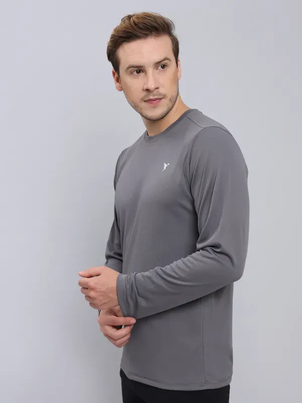 Men Solid Slim Fit Crew Neck T-shirt with TECHNO COOL+ - Image 4