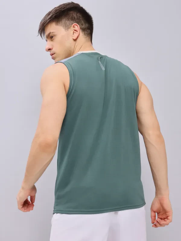 Men Colorblock Slim Fit Crew Neck Innerwear Vest with TECHNO COOL+ - Image 3