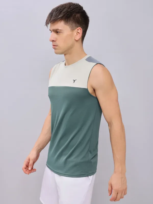 Men Colorblock Slim Fit Crew Neck Innerwear Vest with TECHNO COOL+ - Image 4