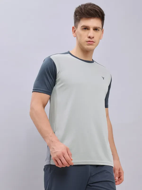 Men Colorblock Slim Fit Crew Neck T-shirt with TECHNO COOL+ - Image 6