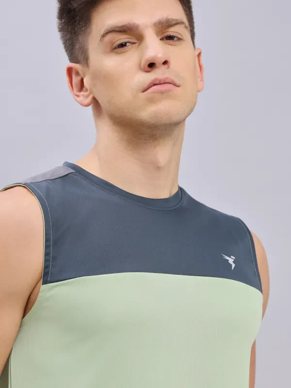 Men Colorblock Slim Fit Crew Neck Innerwear Vest with TECHNO COOL+ - Image 5