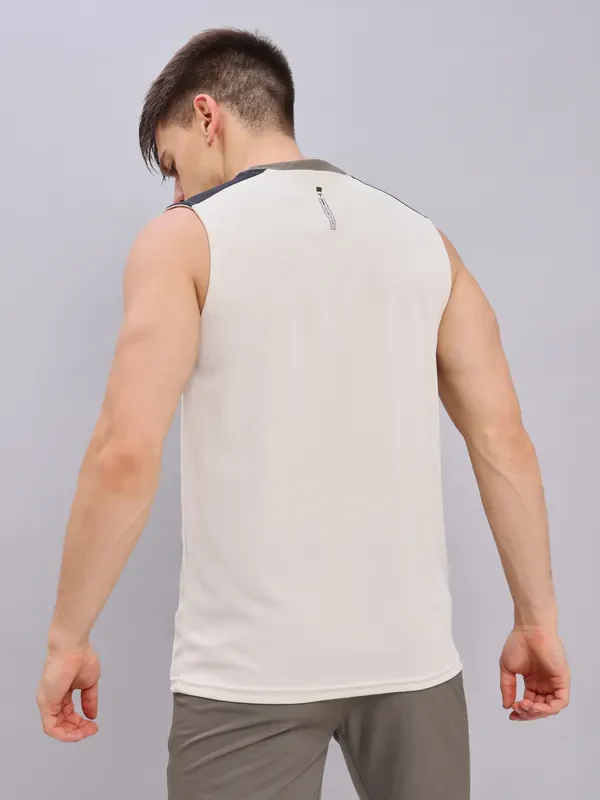 Men Colorblock Slim Fit Crew Neck Innerwear Vest with TECHNO COOL+ - Image 3