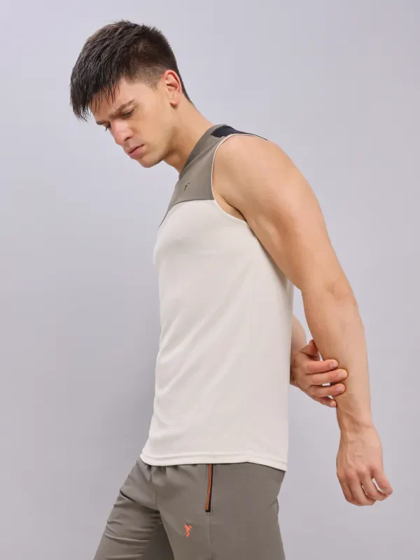 Men Colorblock Slim Fit Crew Neck Innerwear Vest with TECHNO COOL+ - Image 4