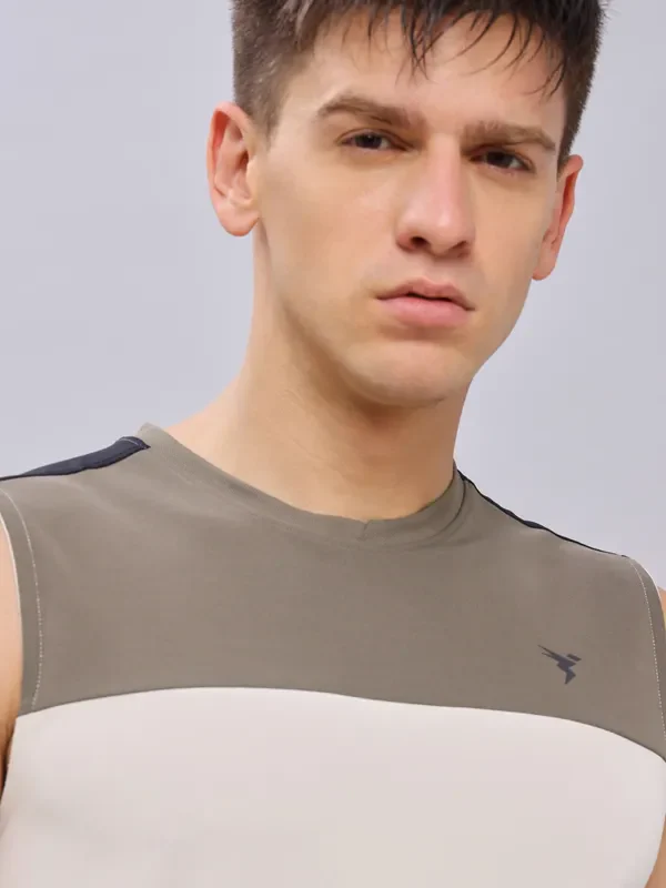Men Colorblock Slim Fit Crew Neck Innerwear Vest with TECHNO COOL+ - Image 5
