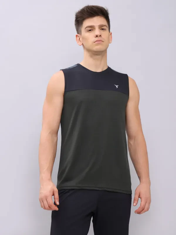 Men Colorblock Slim Fit Crew Neck Innerwear Vest with TECHNO COOL+ - Image 6
