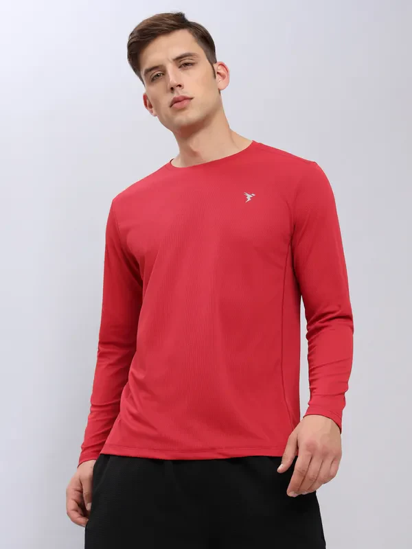 Men Solid Slim Fit Crew Neck T-shirt with TECHNO COOL+