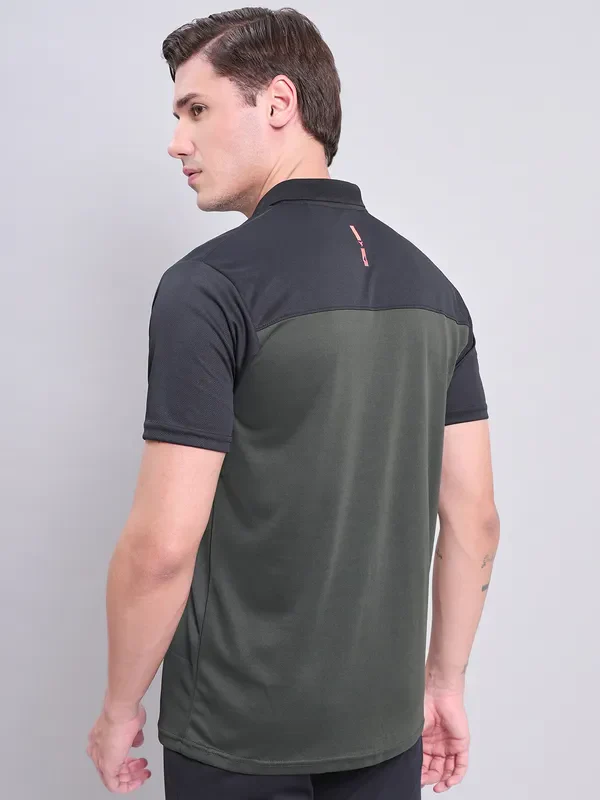 Men Colorblock Relax Fit Polo T-shirt with TECHNO COOL+ - Image 4