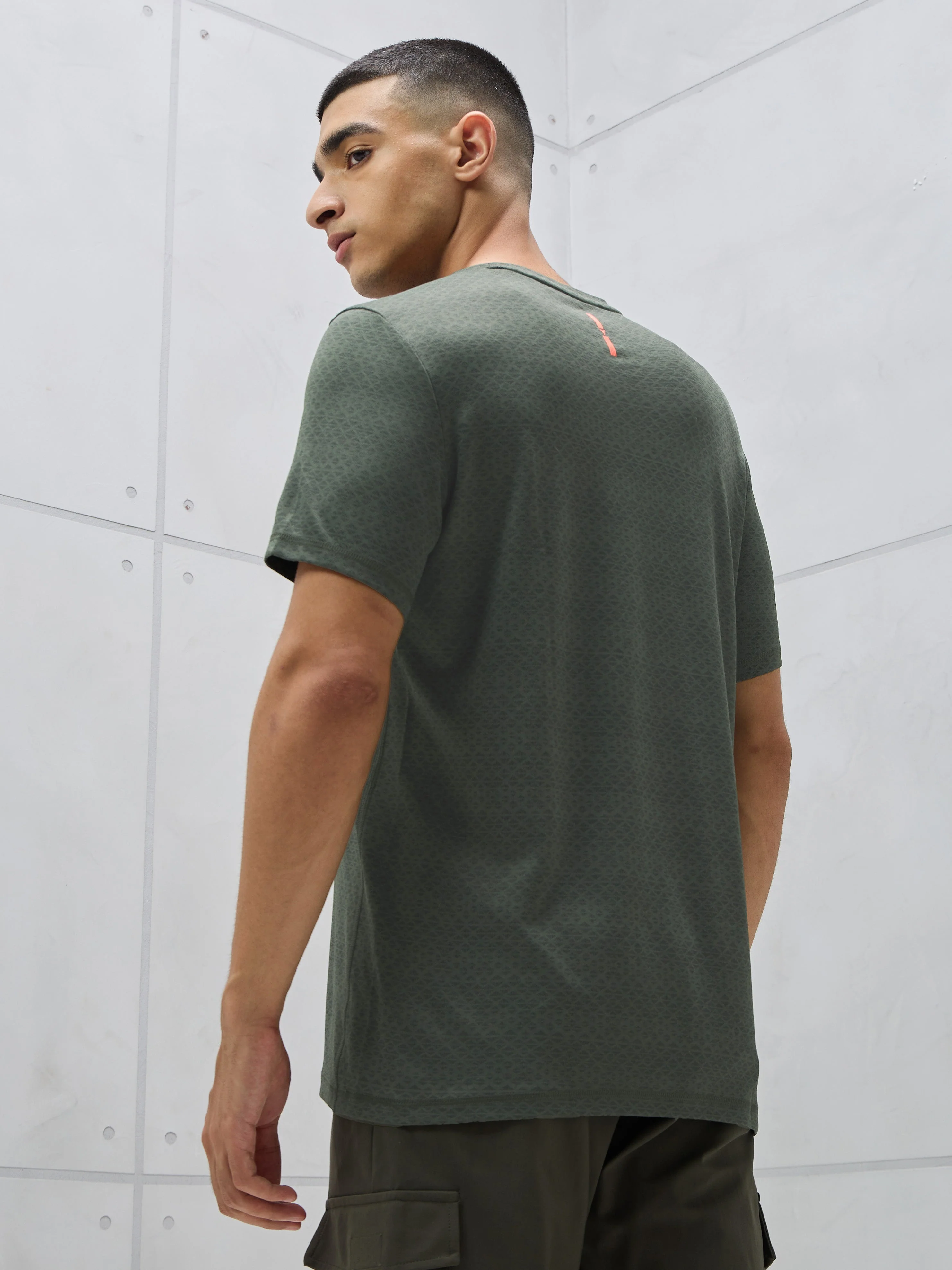 Men Jacquard Slim Fit Crew Neck T-shirt with DOUBLE COOL - Image 4