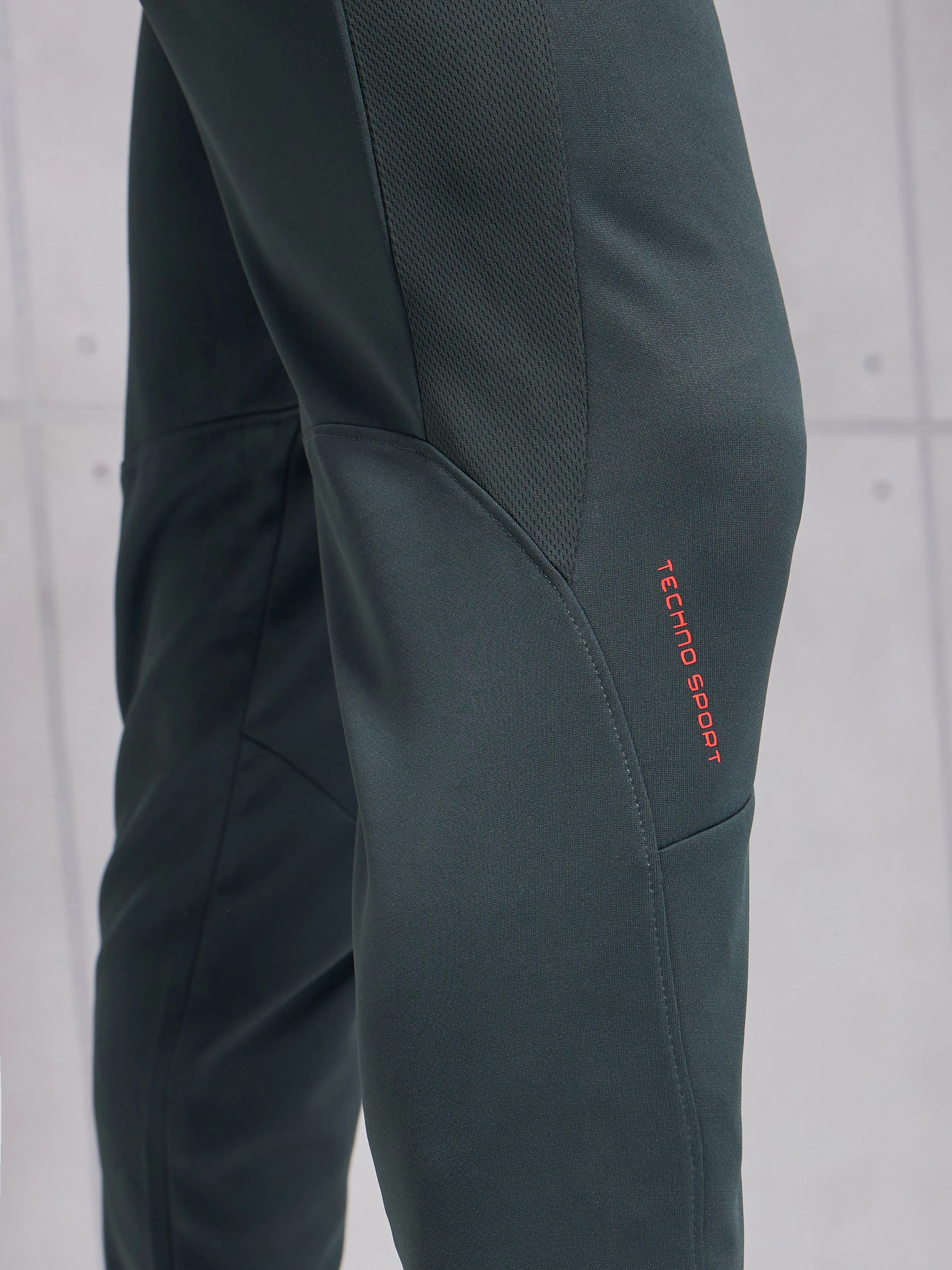 Men Solid Slim Fit Trackpants with TECHNO DRY - Image 8
