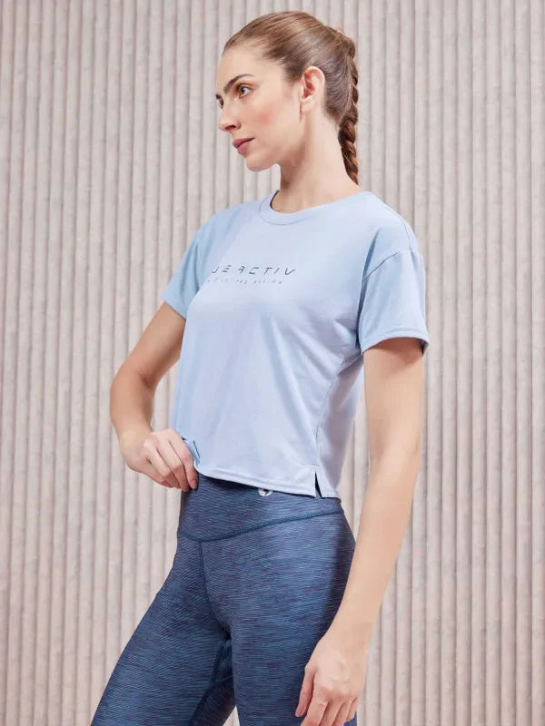 Women Printed Boxy Fit Crew Neck Crop Top with VENTMESH - Image 3