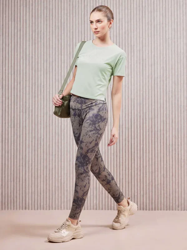 Women Printed Boxy Fit Crew Neck Crop Top with VENTMESH - Image 5