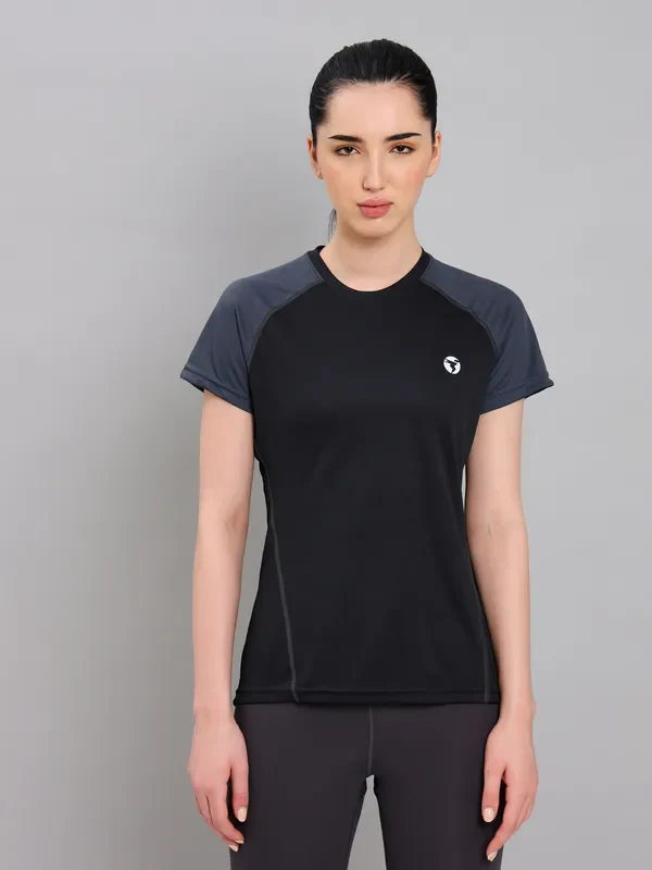 Women Colorblock Slim Fit Crew Neck T-shirt with TECHNO COOL+