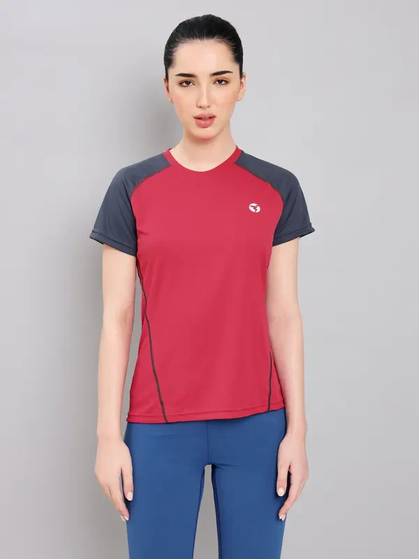 Women Colorblock Slim Fit Crew Neck T-shirt with TECHNO COOL+