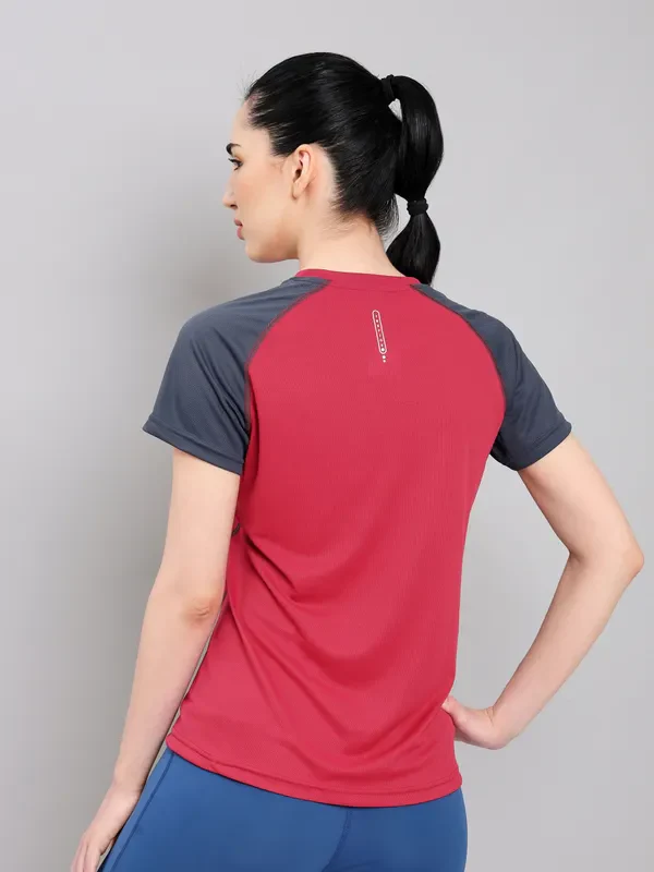 Women Colorblock Slim Fit Crew Neck T-shirt with TECHNO COOL+ - Image 4