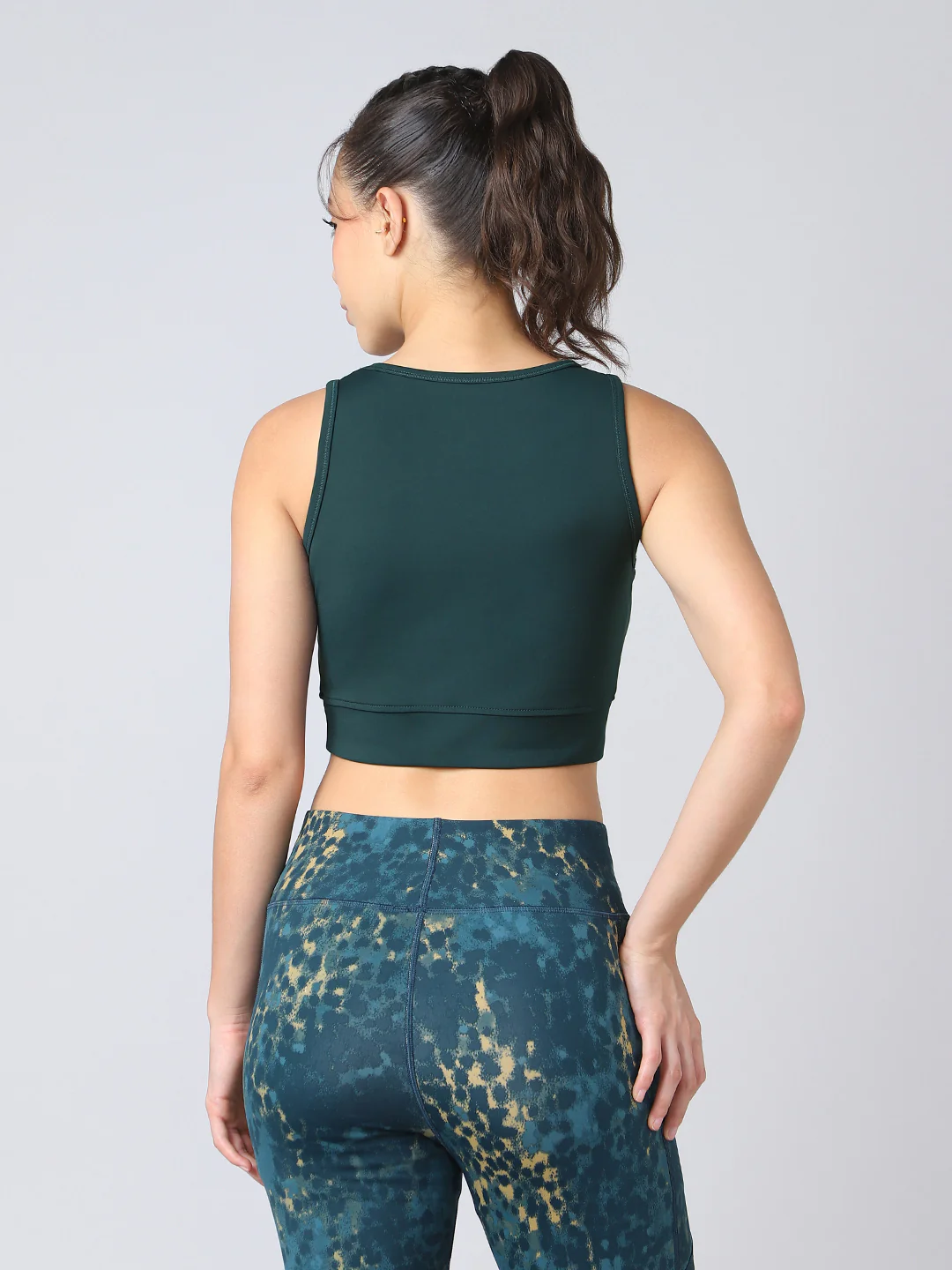 Women Solid Slim Fit Scoop Neck Sports Bra with ELASTO PLUS - Image 2