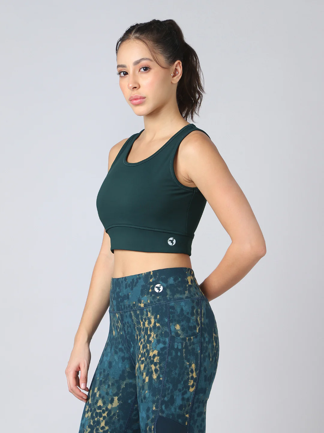 Women Solid Slim Fit Scoop Neck Sports Bra with ELASTO PLUS - Image 3