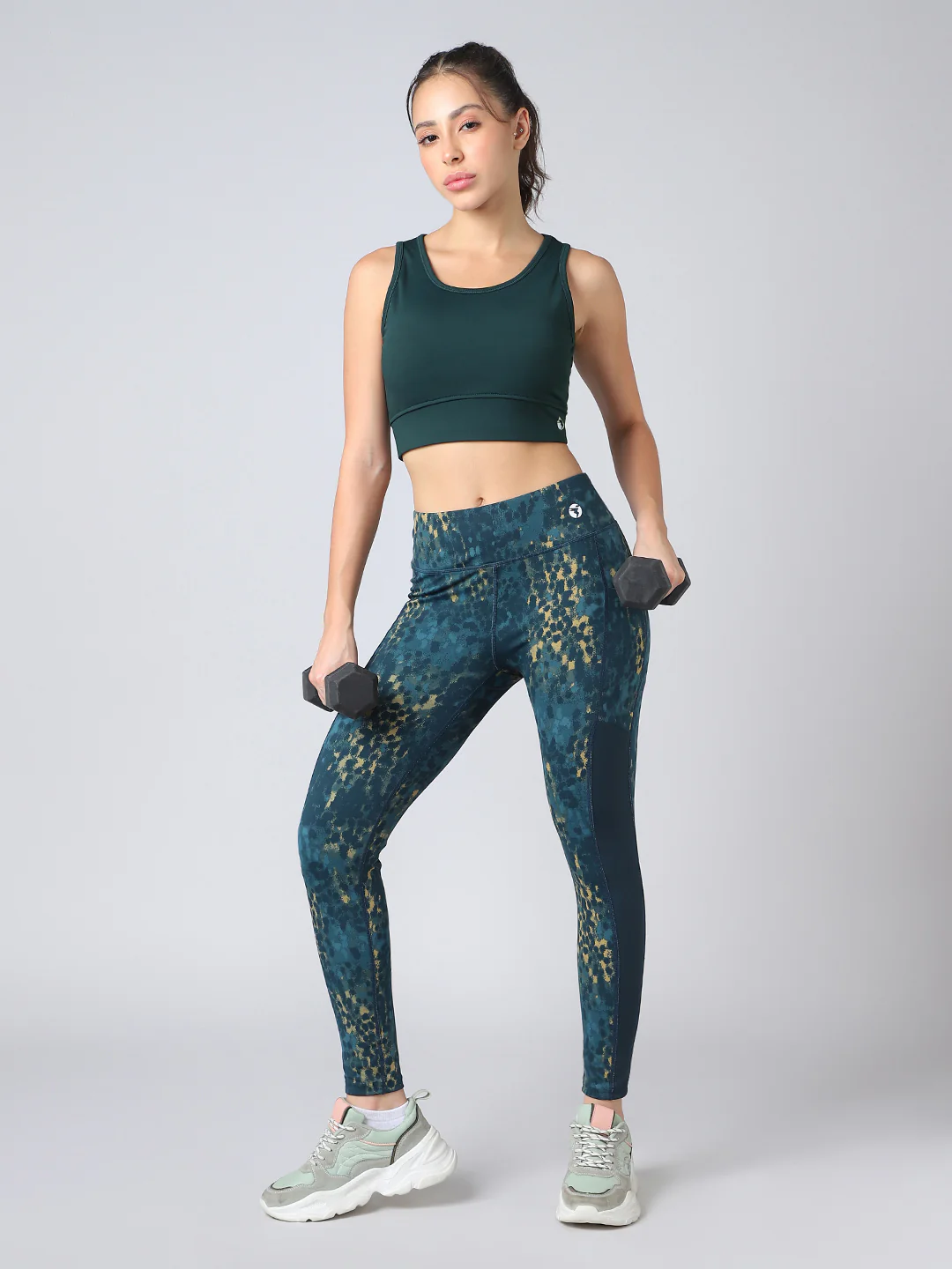 Women Solid Slim Fit Scoop Neck Sports Bra with ELASTO PLUS - Image 5
