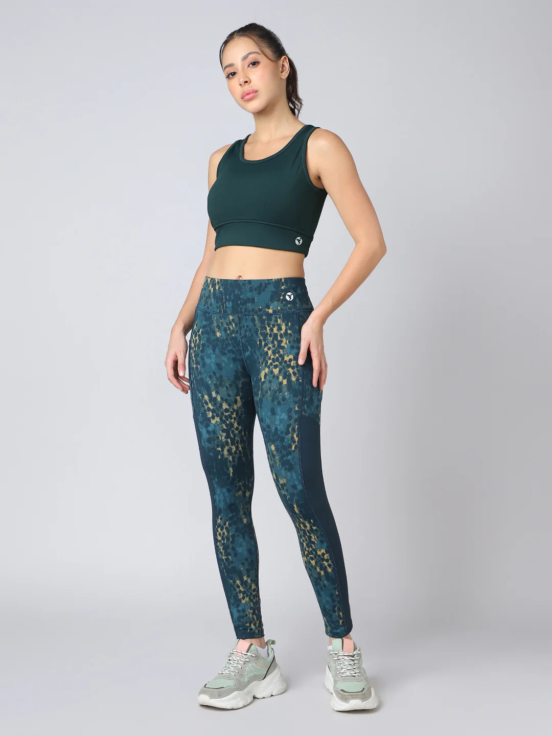 Women Solid Slim Fit Scoop Neck Sports Bra with ELASTO PLUS - Image 6