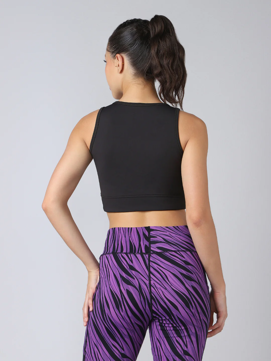Women Solid Slim Fit Scoop Neck Sports Bra with ELASTO PLUS - Image 2